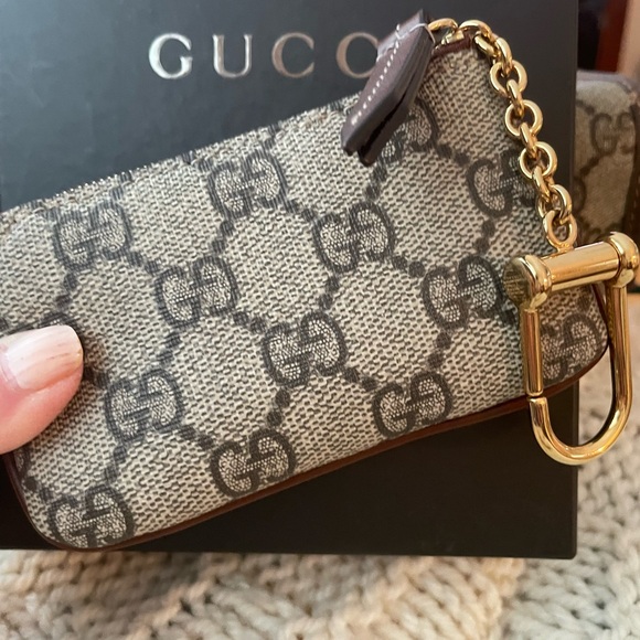 GUCCI Authentic Monogram Key & Card Holder with Box - Picture 2 of 7